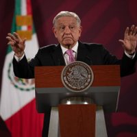 AMLO rechaza iniciativa de Morena para ser senador: "Zafo"