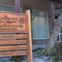 Un policía de San Martín de los Andes fue denunciado por agredir y lesionar a un joven motociclista
