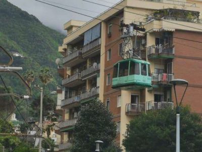 Se desploma cabina de teleférico con turistas a bordo en Italia; hay cuatro muertos (Videos)