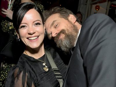 Las divertidas fotos de David Harbour y Lily Allen con las que confirmaron su matrimonio