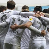 El Leeds de Bielsa ganó por 5 a 0 y quedó a un paso de la Premier