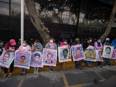 AMLO advierte de una campaña de desprestigio contra las Fuerzas Armadas por el caso Ayotzinapa