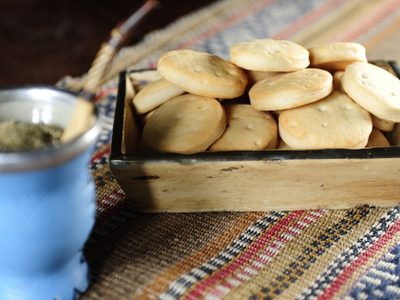 Con solo 3 ingredientes, prepará estos bizcochitos de queso: no vas a parar de comerlos