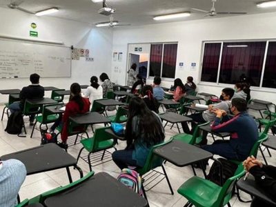 Juez ampara a estudiantes de bachillerato de la Ucol para no pagar colegiaturas