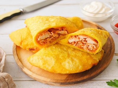 Si te sobró polenta, no la tires: hacé estas riquísimas empanadas con masa casera para la cena