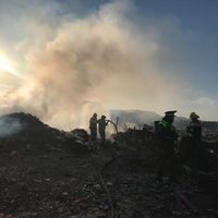 Mueren padre e hijo al incendiarse parte del tiradero del Bordo de Xochiaca