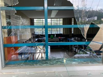 Encapuchados vandalizan instalaciones del CCH Sur (Video y Fotogalería)
