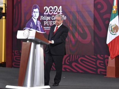 El INE debería de investigar la “guerra sucia” en redes sociales en mi contra: AMLO