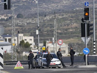 Tiroteo contra un autobús que transportaba israelíes en Cisjordania deja 3 muertos