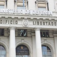 El Gobierno volvió a recortar el presupuesto y la inversión en Defensa es de las más bajas