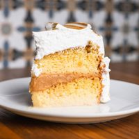 Torta tres leches de café sin azúcar y bien jugosa: el postre que necesitás este domingo