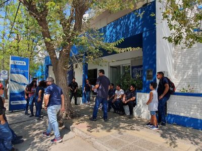 Asamblea de trabajadores del EPAS por reajuste de viandas y falta de personal