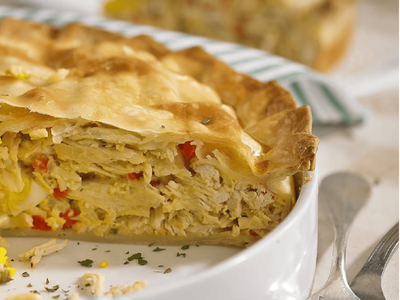 Con solo 1 suprema de pollo y 1 tapa de tarta: mirá esta idea de cena de lo más tentadora