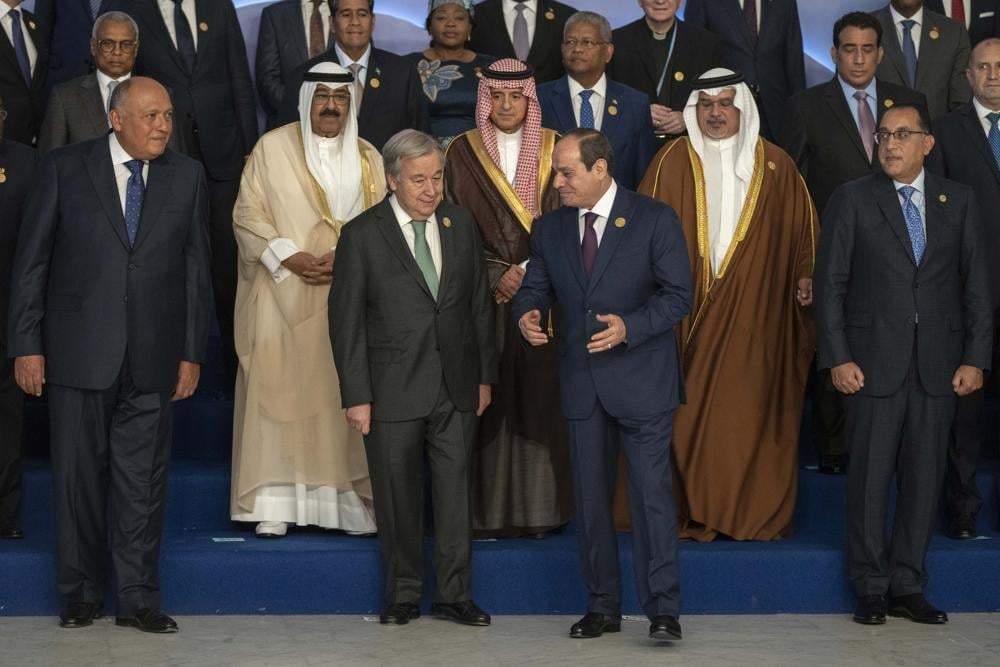 El secretario general de la ONU (centro izquierda) en la foto de grupo en la cumbre climática COP27 en Sharm el Sheij