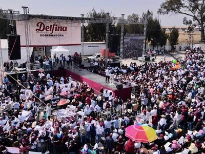 Delfina Gómez cierra precampaña y promete acabar con la "larga noche" del PRI en el Edomex