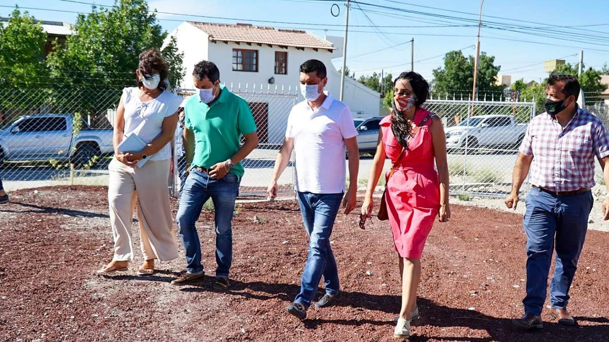 Marcos Koopmann, vicegobernador de Neuquén, recorrió las calles de Zapala. Fuente: (Twitter)