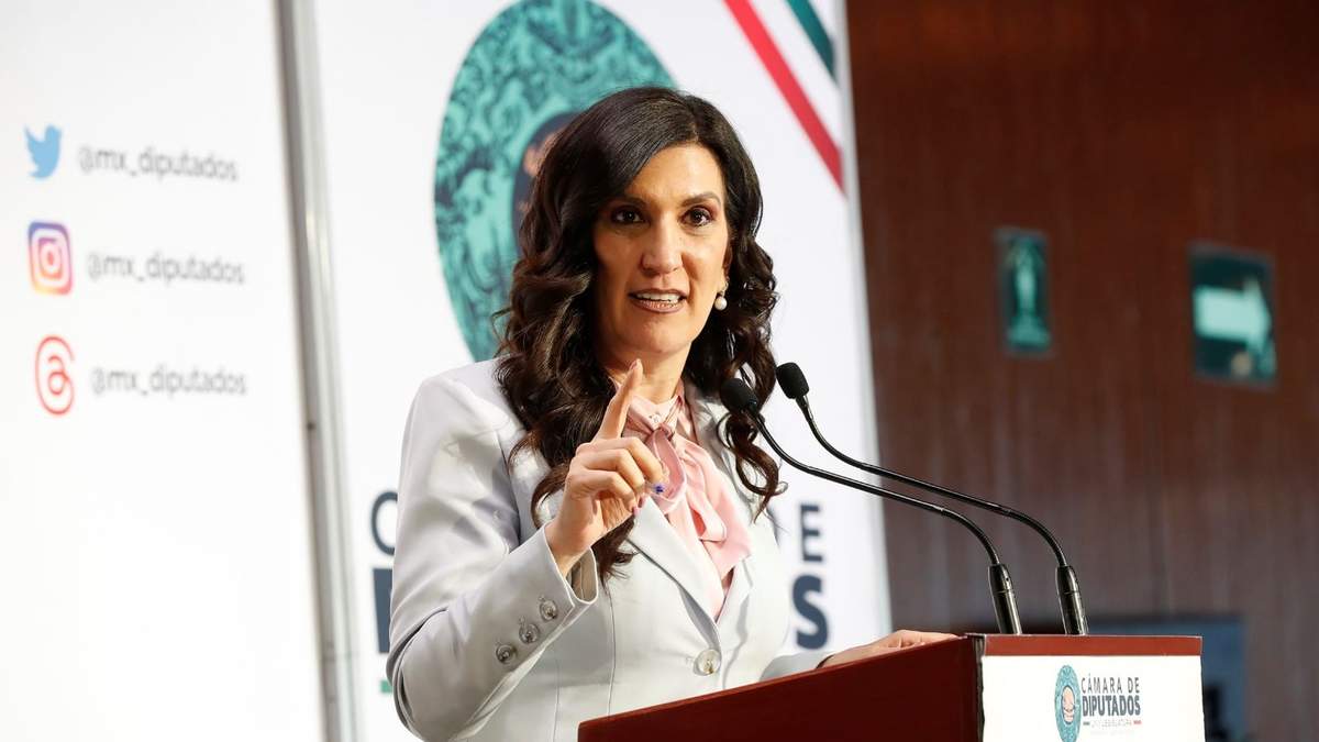 Kenia López Rabadán