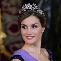 ¡Ojo a la abertura! La reina Letizia y un outfit que la tiene en boca de millones ¿Mostró de más?