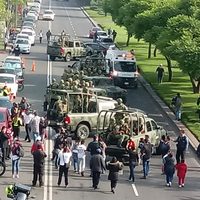 Familiares de policías bloquean el paso a convoy militar que se dirigía al Centro de Mando de la PF (Video)