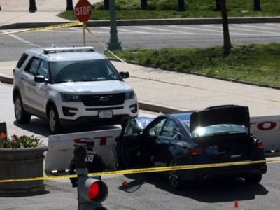 Muere uno de los policías embestidos por el vehículo que chocó contra un puesto de control del Capitolio