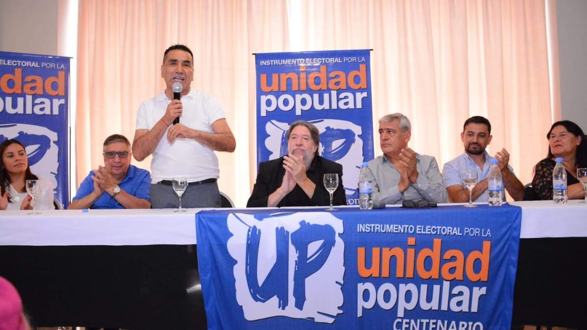 Integrantes de Unidad Popular junto a Ramón Rioseco. Fuente:(Facebook)