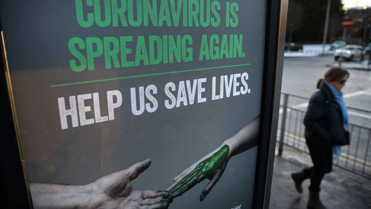 "Ayúdenos a salvar vidas", dice un cartel del Reino Unido. Fuente: (Twitter)