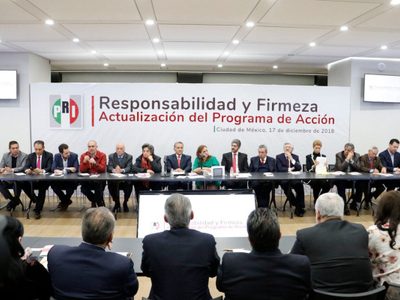 PRI anuncia que enfrentará al "gobierno autoritario" de AMLO en las calles
