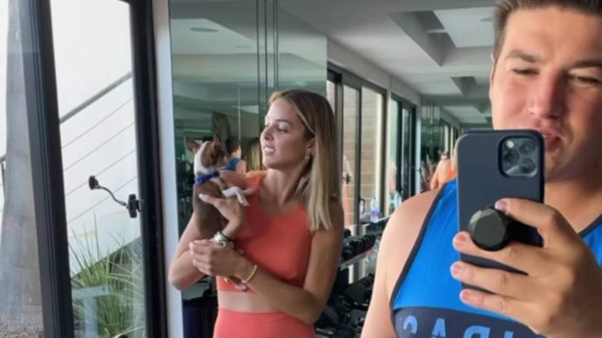 Samuel García y su esposa Mariana Rodríguez