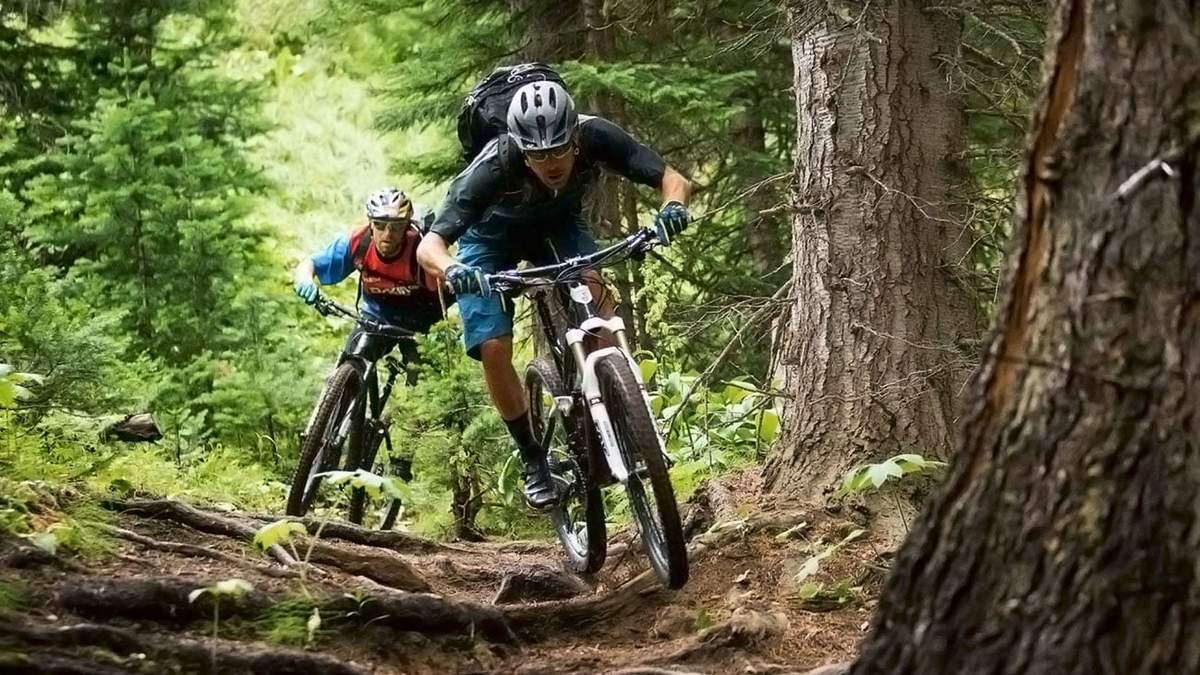 Ciclistas en acción. Fuente: (Twitter)