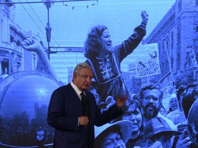 AMLO recuerda a Rosario Ibarra de Piedra: "ella me puso la banda cuando fui presidente legítimo"