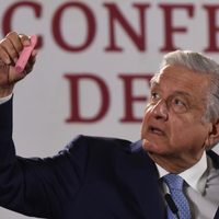 AMLO firma decreto para prohibir venta de vapeadores