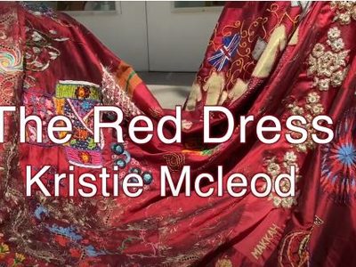 El vestido rojo bordado/Museo de Arte Popular