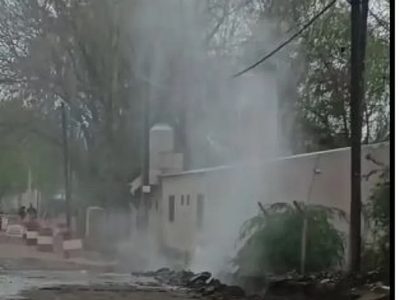 Una retroexcavadora rompió caños maestros de agua y gas en Plottier; hubo evacuados