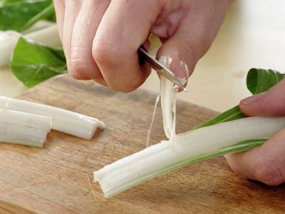 No tires las pencas de acelga: mirá cómo prepararlas al escabeche y disfrutarlas con tostadas o alguna picada