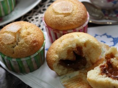 Muffins rellenos de dulce de leche y el secreto para que queden mejor que los de paquete