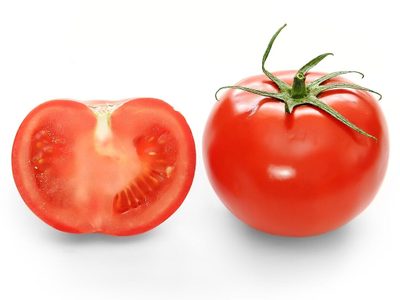 La valiosa razón por la que jamás tenés que tirar las semillas de tomate