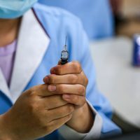 China pidió a la OMS que autorice el uso internacional de sus vacunas contra el coronavirus