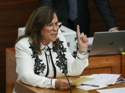 Rocío Nahle acusa “golpeteo” y presenta denuncia ante la FGR por difamación y daño moral