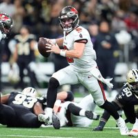Mayfield lanza cuatro pases de TD en la victoria de los Buccaneers 51-27 sobre los Saints