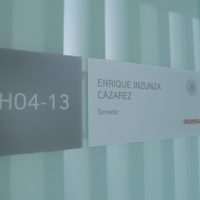 Enrique Inzunza vuelve a su escaño diez horas después de haber pedido licencia