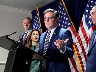 Cámara baja de EU aprueba ley de detención migratoria; podría ser la primera que Trump promulgue