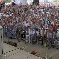 En mitin y consulta a mano alzada, AMLO define actuar con prudencia ante Trump (Video)