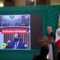 AMLO exhibe doble postura de Lorenzo Córdova y Ciro Murayama sobre tarjetas