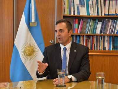 El Gobierno convoca a los empresarios para discutir la reforma laboral