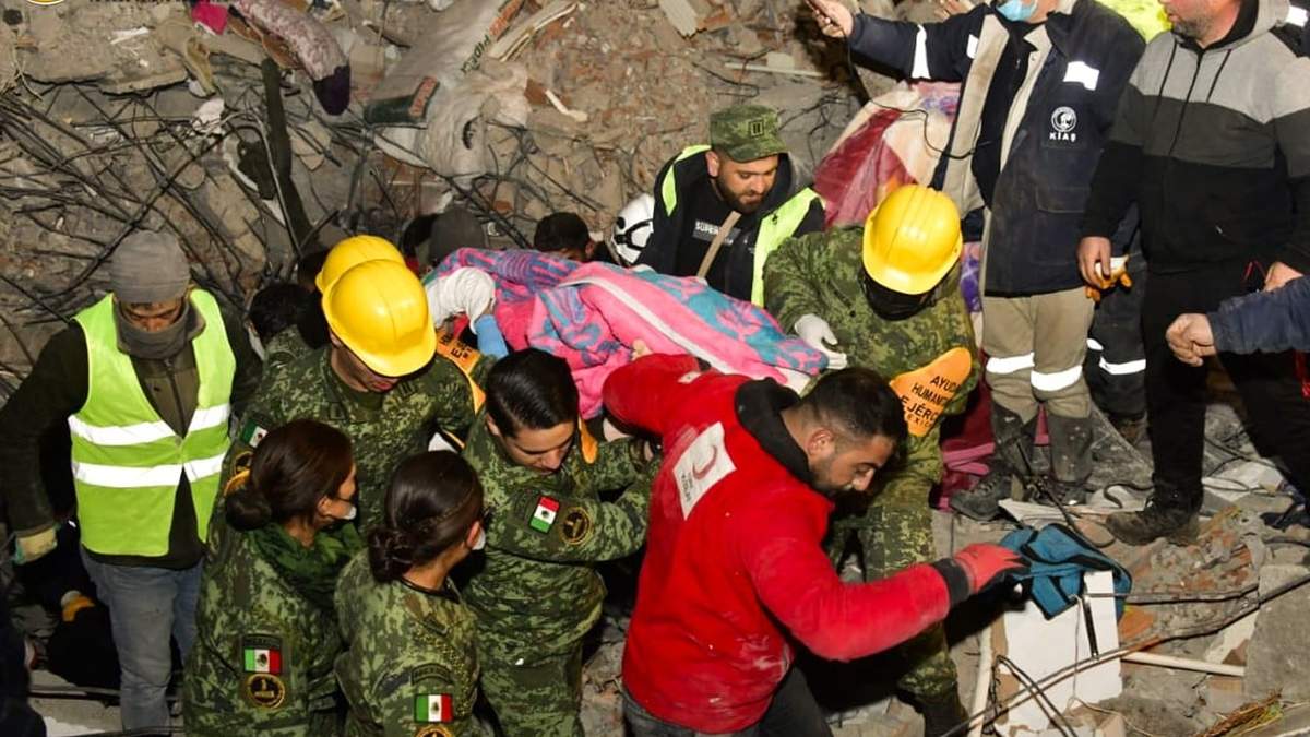 Misión mexicana apoya las labores de rescate por los sismos en Turquía y Siria