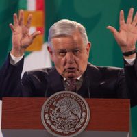 AMLO responde a Enrique Krauze, la política es "hacer historia"