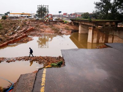 Sudáfrica despliega 10 mil militares en las zonas afectadas por las lluvias: aún hay desaparecidos