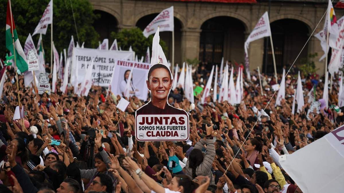 Simpatizantes de Claudia Sheinbaum este martes en el Zócalo