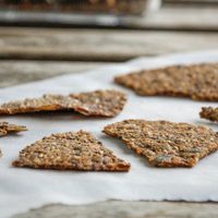 Algo rico para picar sin pecar: crackers de semillas super fáciles y con 3 ingredientes