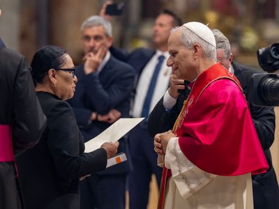 Entregan al papa León XIV invitación para visitar México; el pontífice envió saludos a Sheinbaum